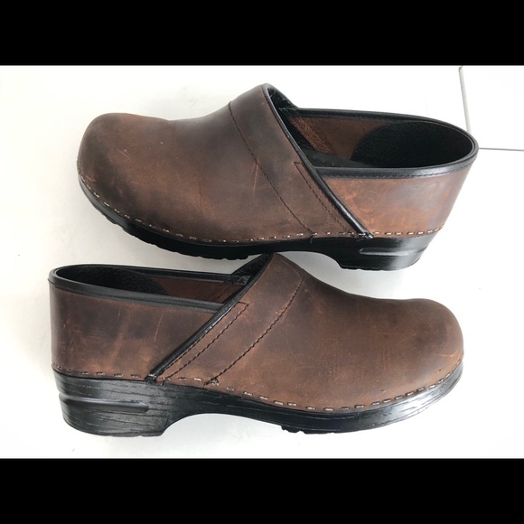 dansko professional brown